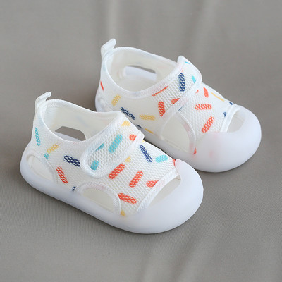 Бебешки сандали в три цвята подходящи за пролетта 