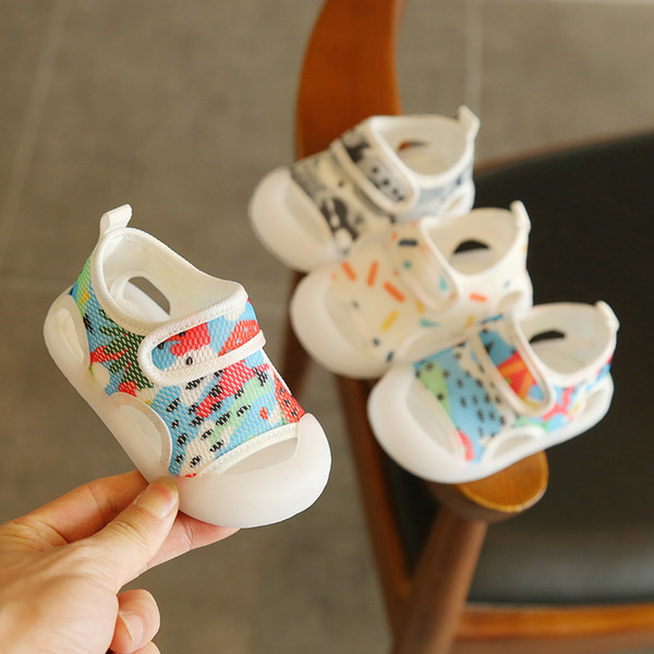 Бебешки сандали в три цвята подходящи за пролетта 