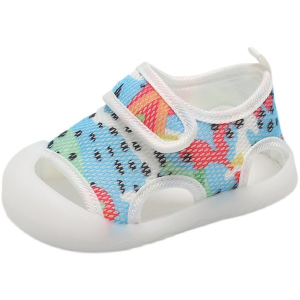 Бебешки сандали в три цвята подходящи за пролетта 