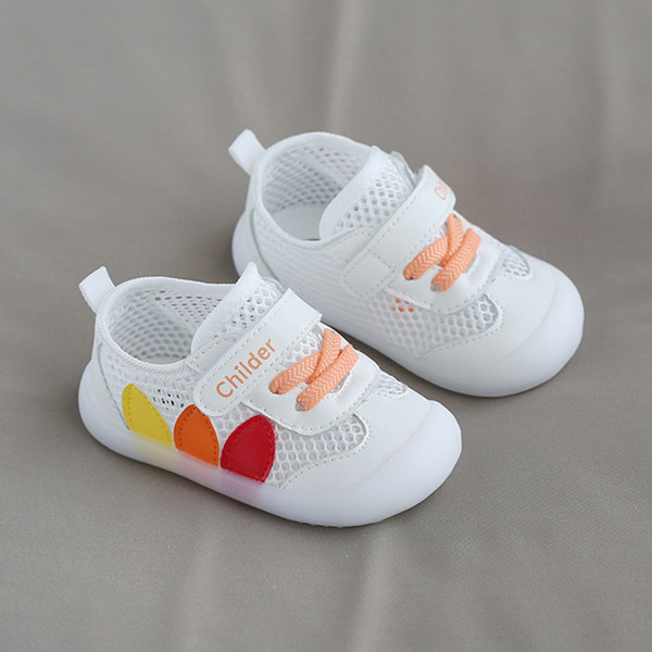 Valge ja oranži värvi võrgu ja kleebisega beebikingad