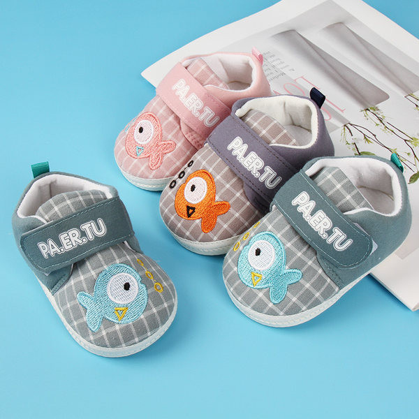 Beebi kingad takjapaela ja tikandiga