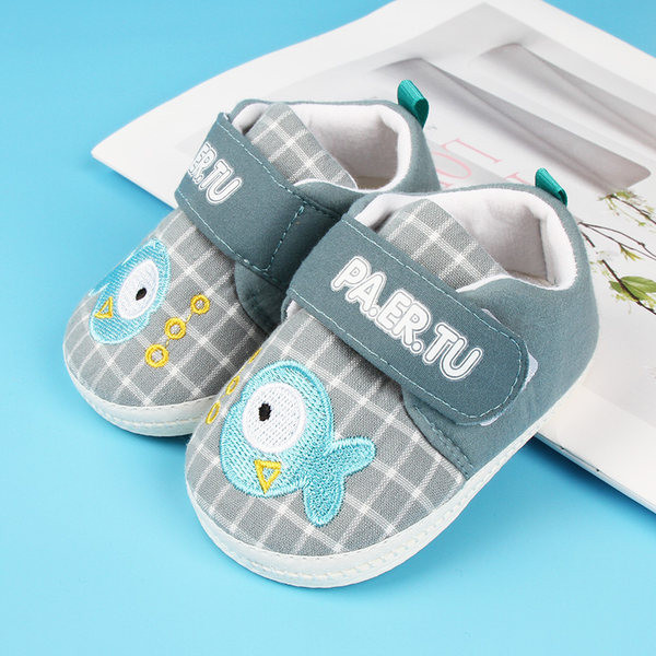 Beebi kingad takjapaela ja tikandiga