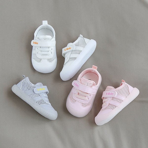 Teibi ja võrguga beebide suvekingad