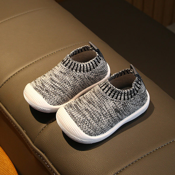 Beebi tekstiilist kingad poistele