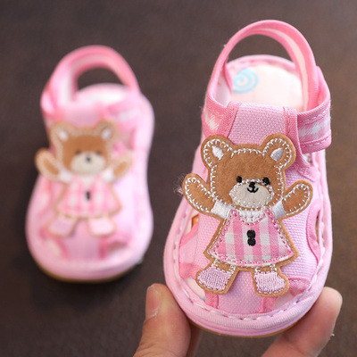 Beebi sandaalid tüdrukutele ja poistele - kolm mudelit