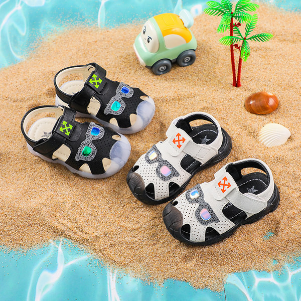 3D aplikatsiooniga beebisandaalid poistele takjakinnitusega