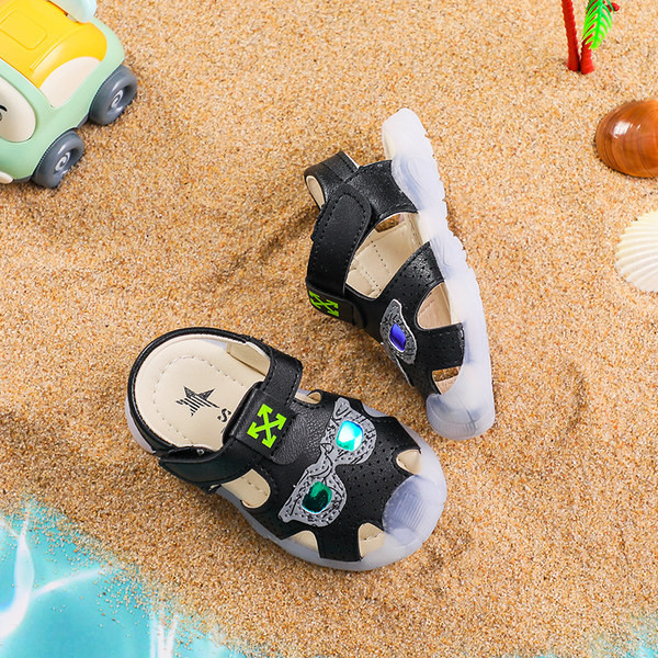 3D aplikatsiooniga beebisandaalid poistele takjakinnitusega