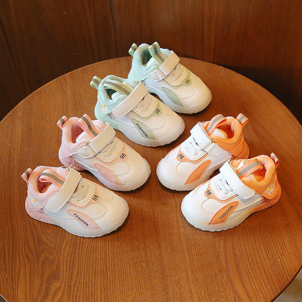 Beebi tossud takjapaela ja tikandiga