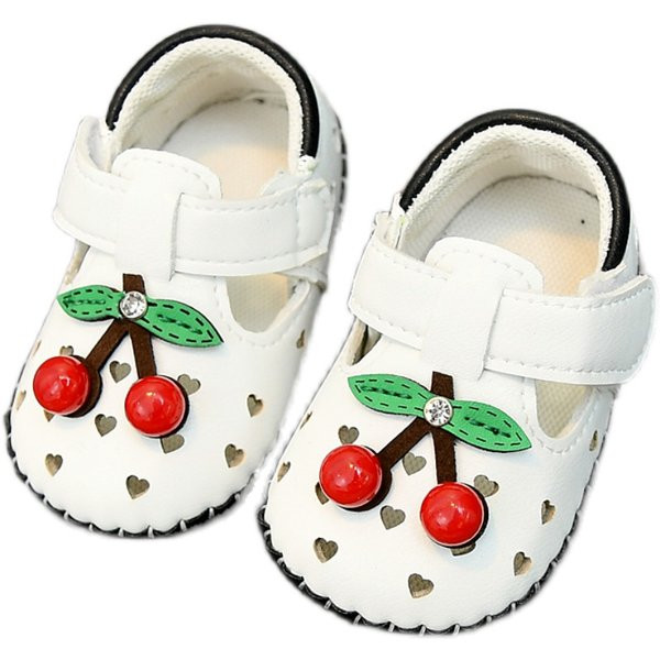 3D kirsielemendiga beebisandaalid