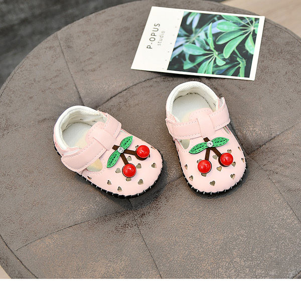 3D kirsielemendiga beebisandaalid