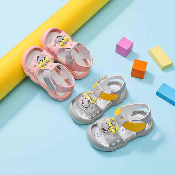 Бебешки сандали с апликация и велкро закопчаване от еко кожа 