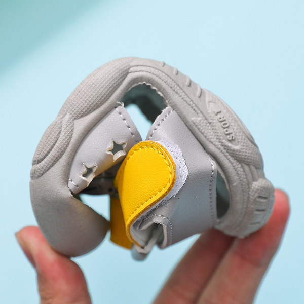 Бебешки сандали с апликация и велкро закопчаване от еко кожа 