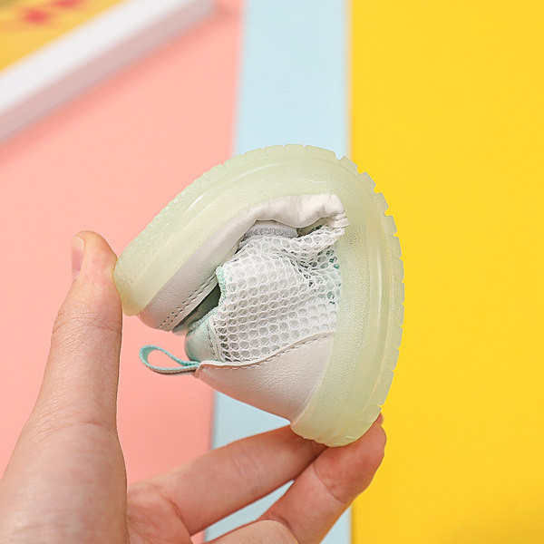 Aplikatsiooni ja takjakinnitusega beebitossud