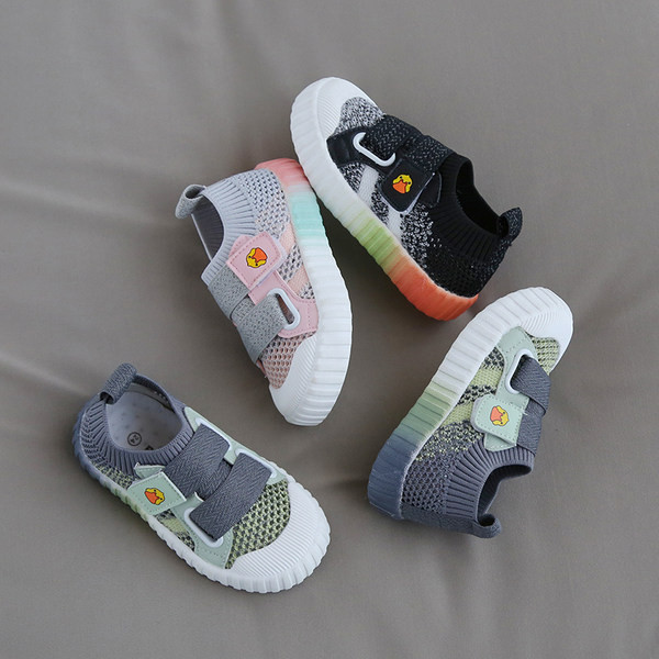 Бебешки пролетни обувки с мрежа и лепенки