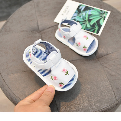 Παιδικά σανδάλια με  στερέωση velcro και επίπεδη σόλα