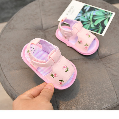 Παιδικά σανδάλια με  στερέωση velcro και επίπεδη σόλα