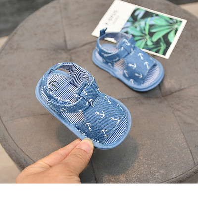 Παιδικά σανδάλια με  στερέωση velcro και επίπεδη σόλα