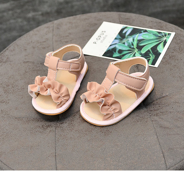 Бебешки сандали от еко кожа с равна подметка и къдри