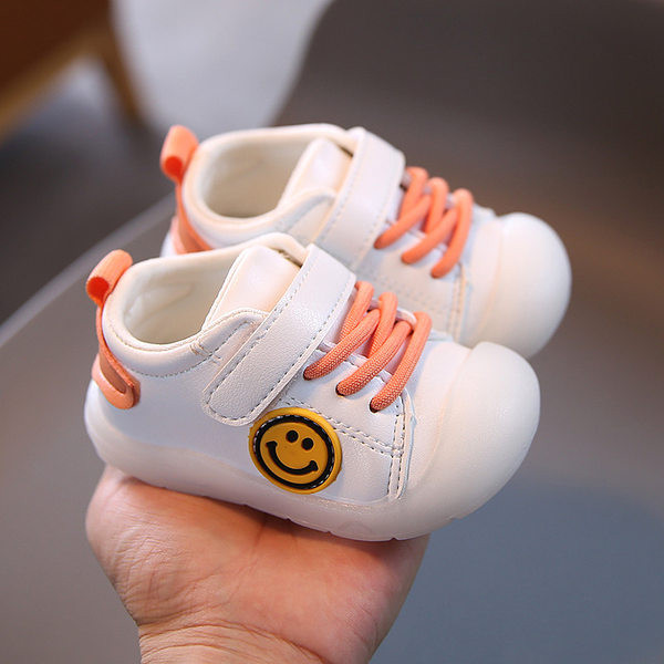 Бебешки маратонки с връзки и емблема