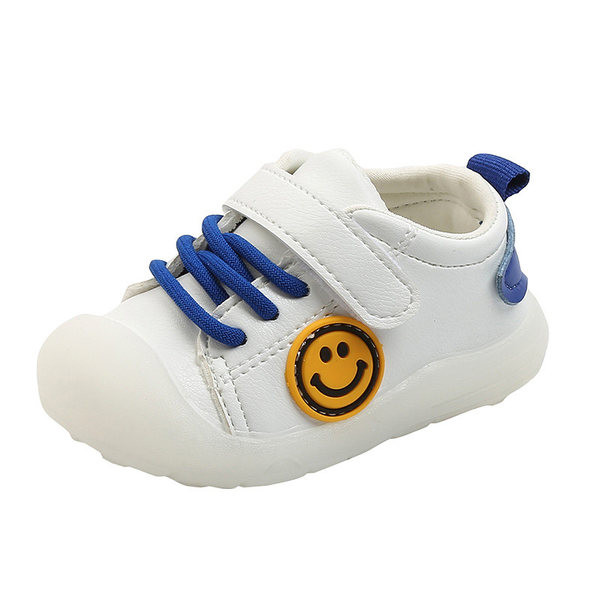 Бебешки маратонки с връзки и емблема