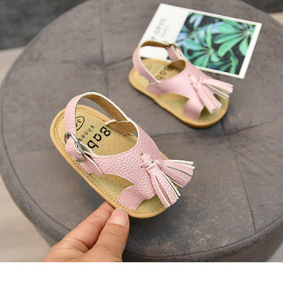 Nahast beebisandaalid tuti ja pandlaga