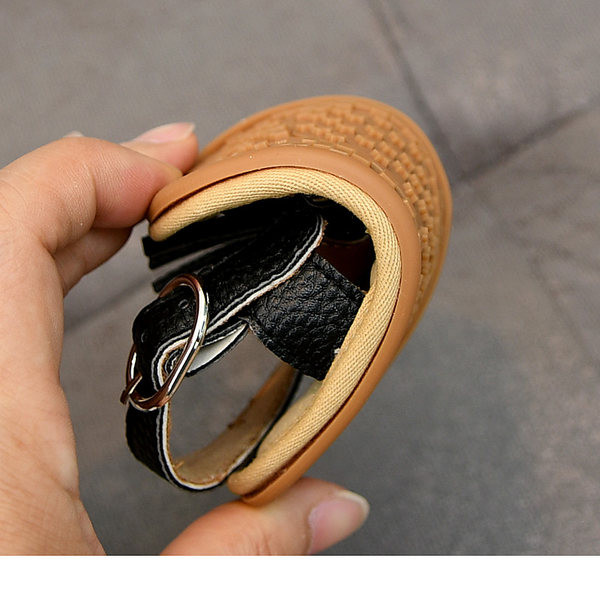 Nahast beebisandaalid tuti ja pandlaga