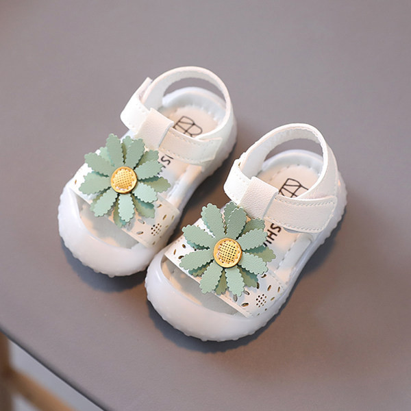 Kahes värvitoonis 3D lilleelemendiga beebisandaalid