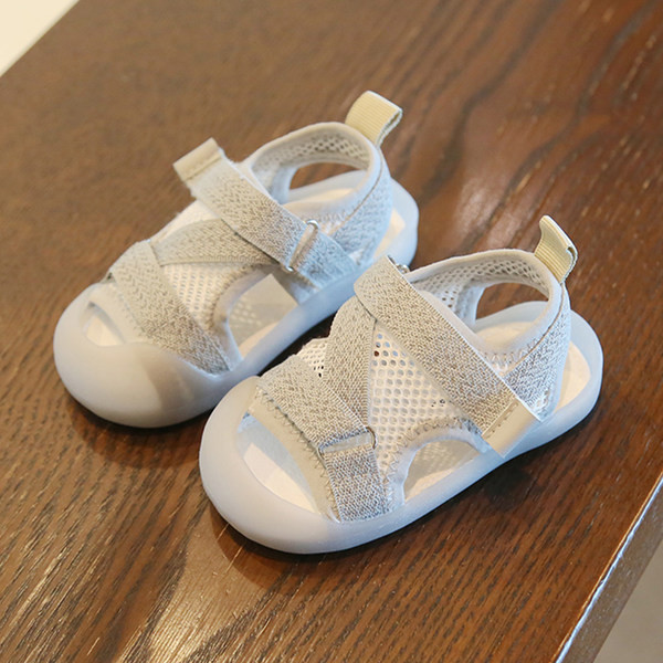 Lappidega võrksandaalid beebidele