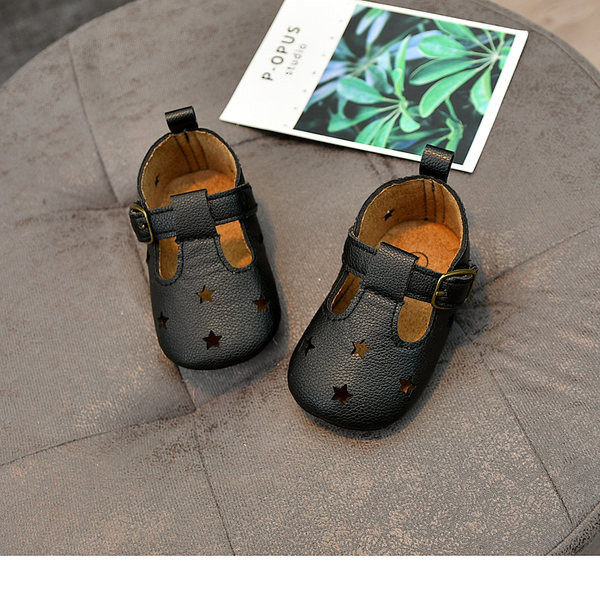 Pandla ja lameda tallaga nahast beebikingad