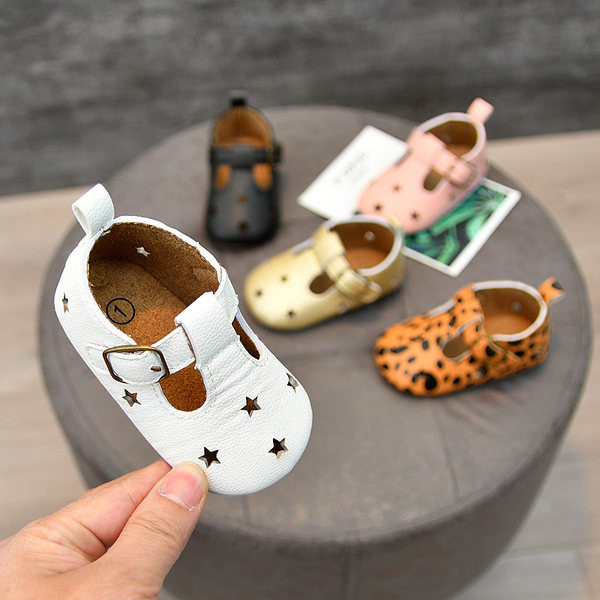 Pandla ja lameda tallaga nahast beebikingad