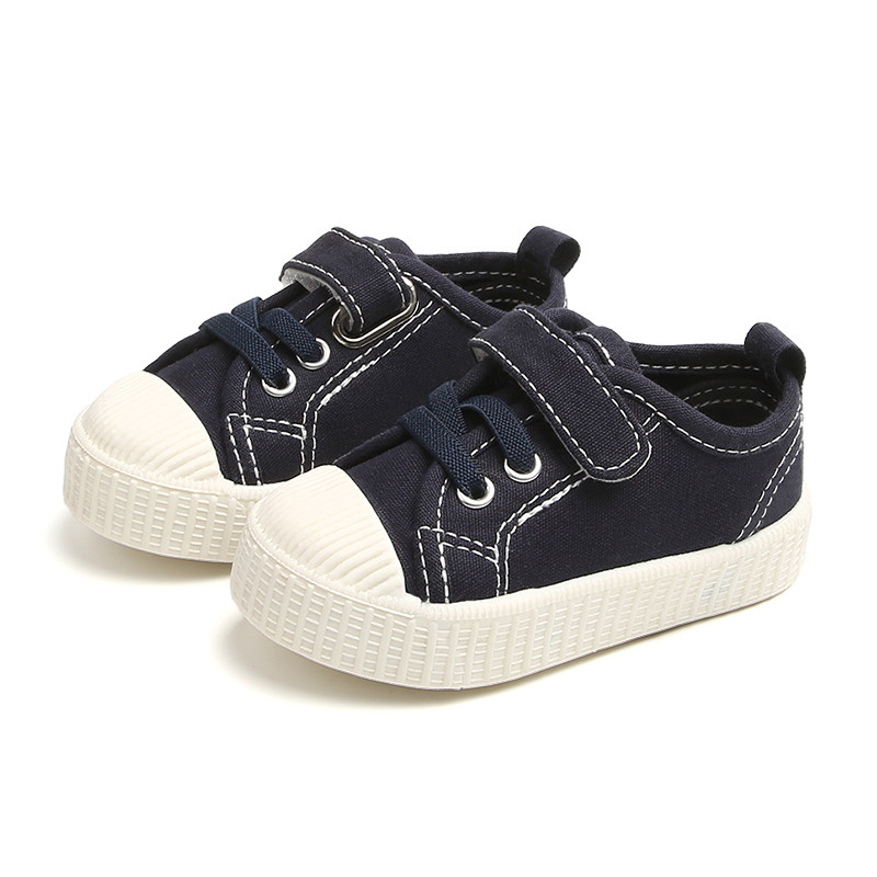 Beebi tekstiilist tossud lipsude ja kleebistega