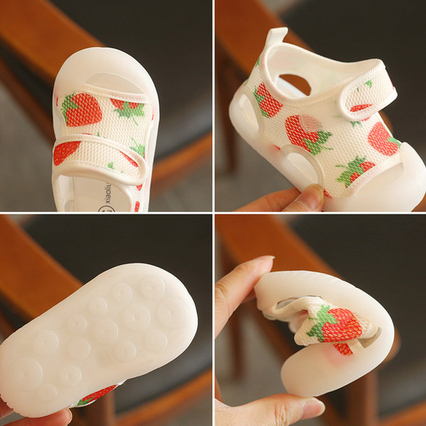 Maasikaaplikatsiooni ja plaastriga beebisandaalid