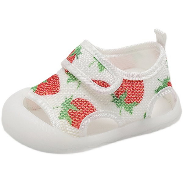 Maasikaaplikatsiooni ja plaastriga beebisandaalid