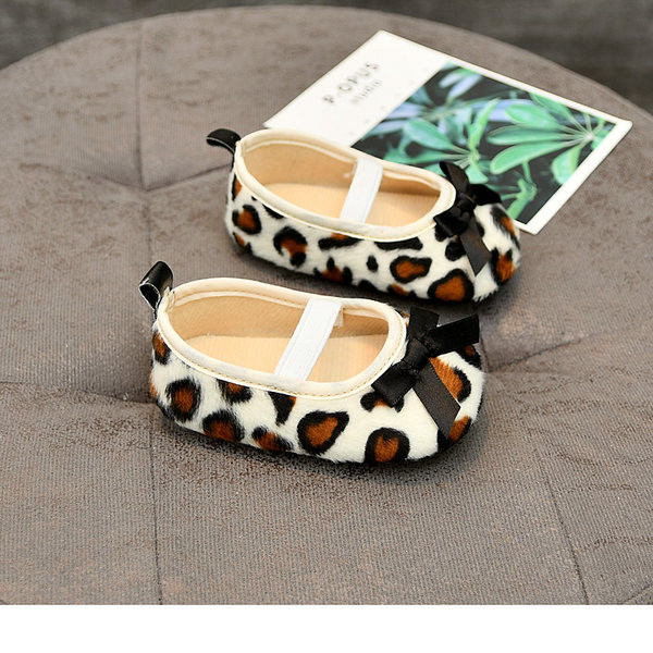 Leopardimustri ja paelaga beebikingad