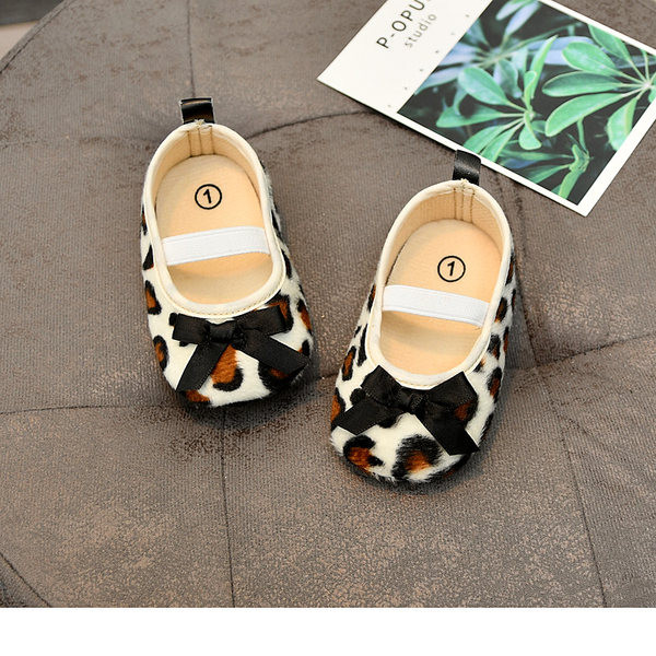 Leopardimustri ja paelaga beebikingad