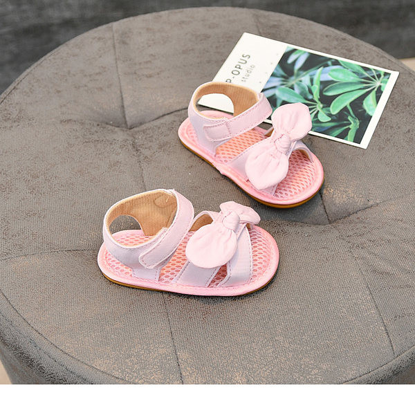 Beebi seemisnahast sandaalid paelaga