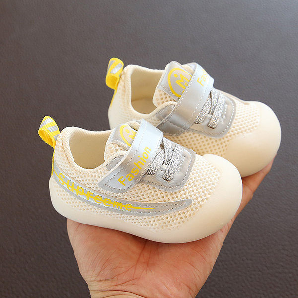 Beebi tossud takjakinnituse ja pehme tallaga