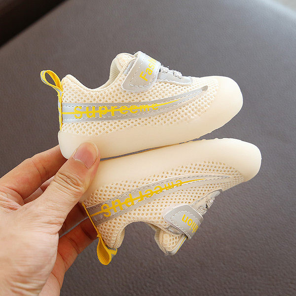 Beebi tossud takjakinnituse ja pehme tallaga