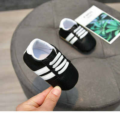 Paelte ja pehme tallaga nahast beebikingad