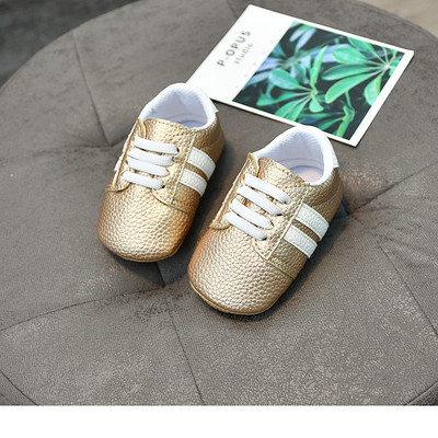 Paelte ja pehme tallaga nahast beebikingad