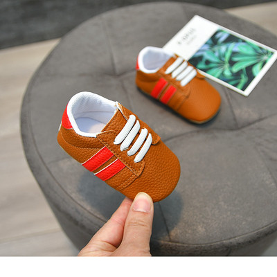 Paelte ja pehme tallaga nahast beebikingad