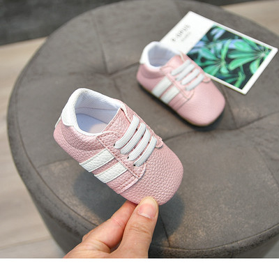 Paelte ja pehme tallaga nahast beebikingad