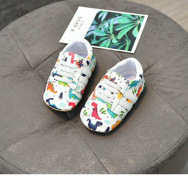 Paelte ja pehme tallaga nahast beebikingad