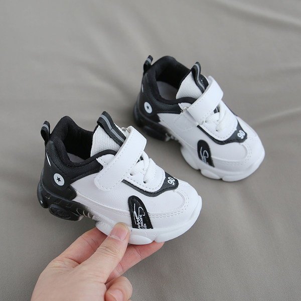 Praegused libisemiskindla tallaga beebitossud tüdrukutele ja poistele