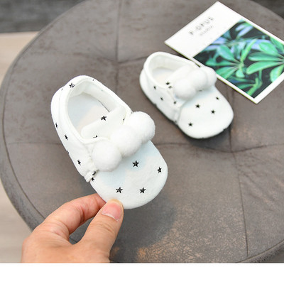 3D elemendi ja pehme tallaga beebikingad