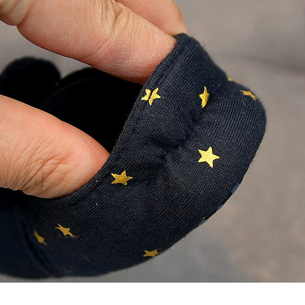 3D elemendi ja pehme tallaga beebikingad