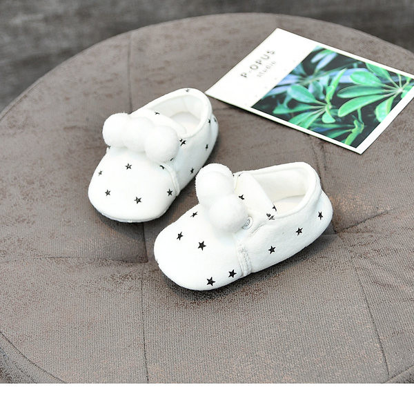 3D elemendi ja pehme tallaga beebikingad