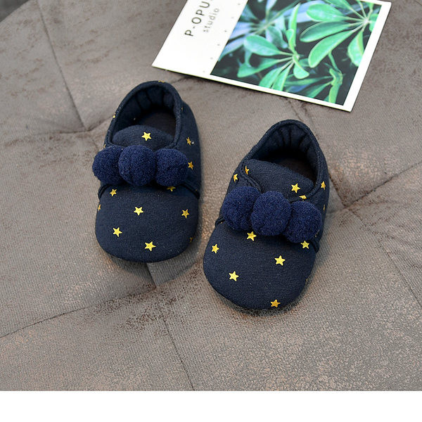 3D elemendi ja pehme tallaga beebikingad