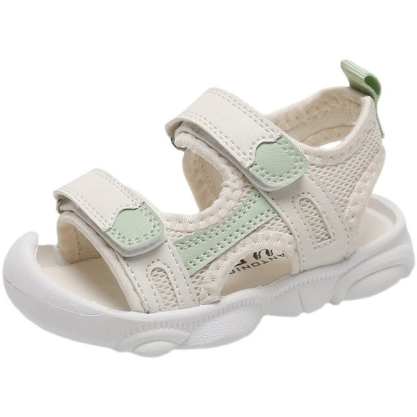 Nahast plaastritega beebisandaalid