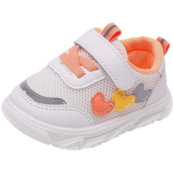 Бебешки маратонки с бродерия и велкро закопчаване 